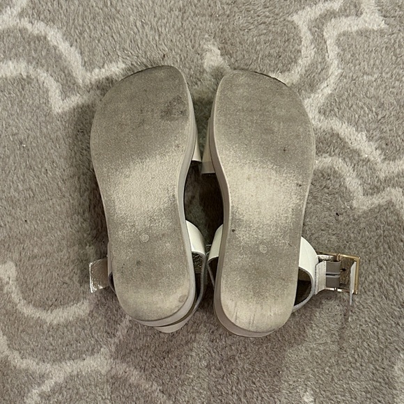 Stylish Cream Patent Browns Sandals, size 37/7 - Picture 7 of 7